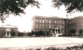 1933年頃の校舎外観 